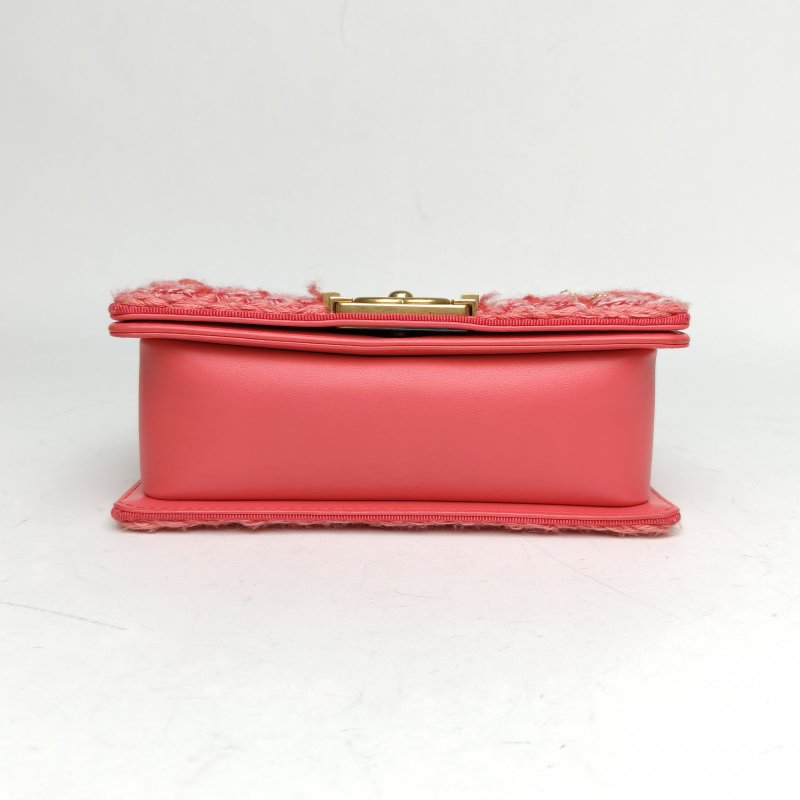 CHANEL Leboy小號20.5粉色羊皮23開金扣肩背包-4