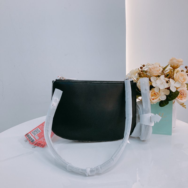 MS0615 Diesel 迪賽 雙包 斜背 腋下 復古造舊 黑色 銀扣 1DR Twin Logo Crossbody Bag Calfskin Black x PHW-1