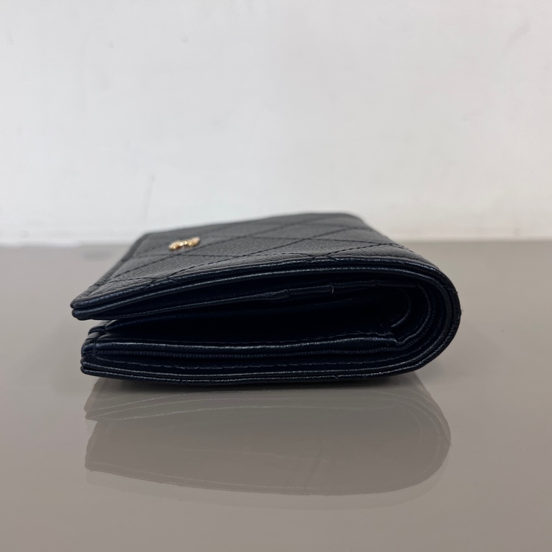 Chanel黑山羊皮菱格金釦內零錢袋4卡對釦短夾-5