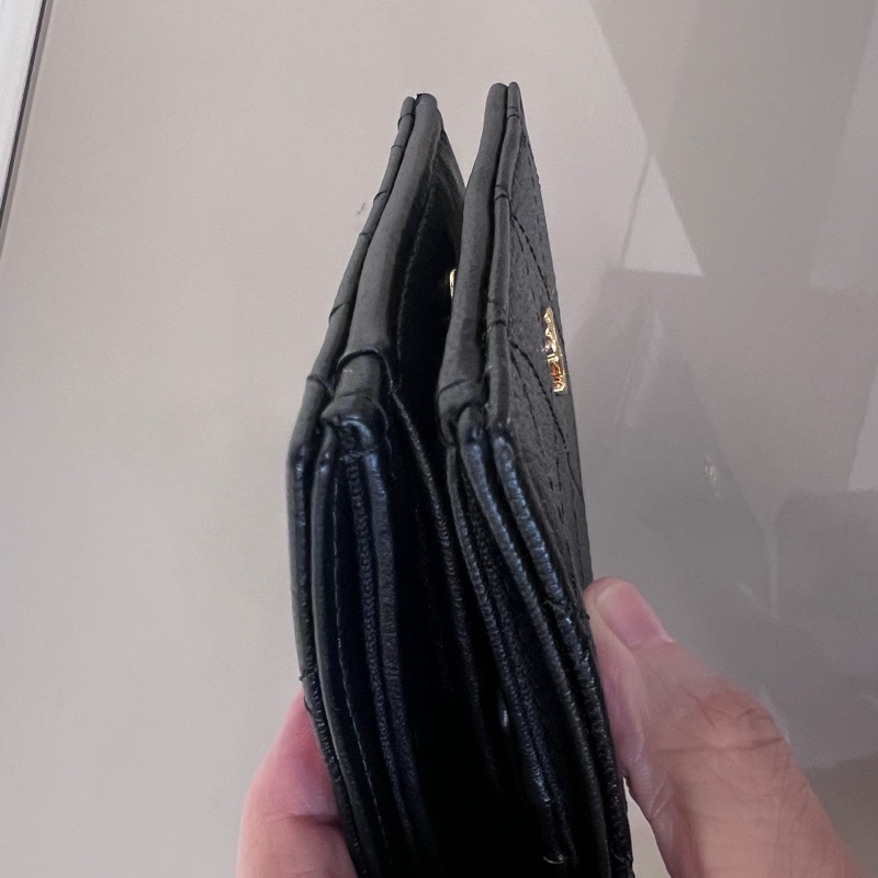 Chanel黑山羊皮菱格金釦內零錢袋4卡對釦短夾-7