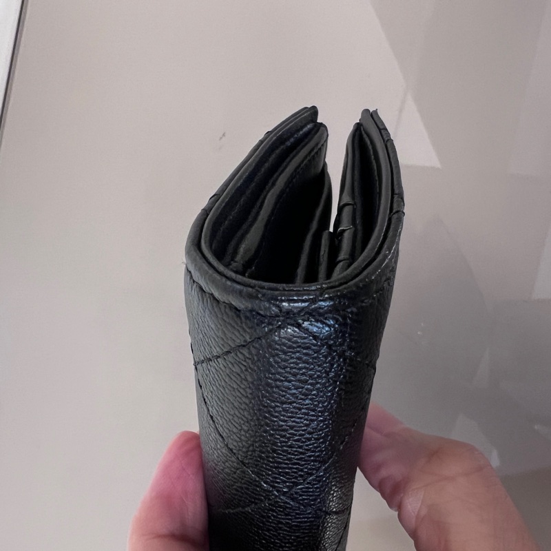 Chanel黑山羊皮菱格金釦內零錢袋4卡對釦短夾-8