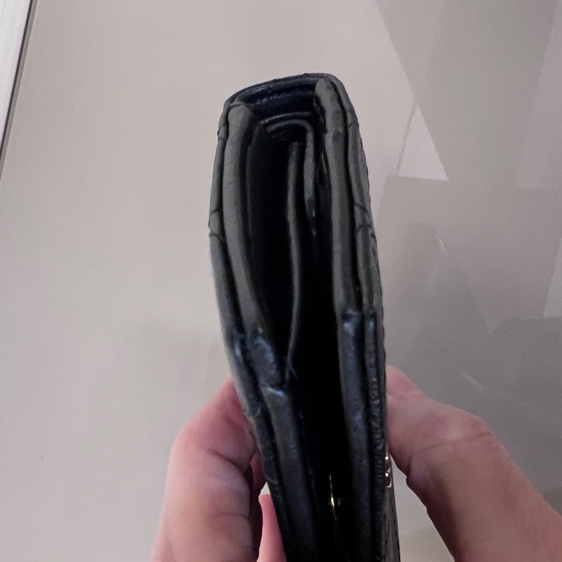 Chanel黑山羊皮菱格金釦內零錢袋4卡對釦短夾-10