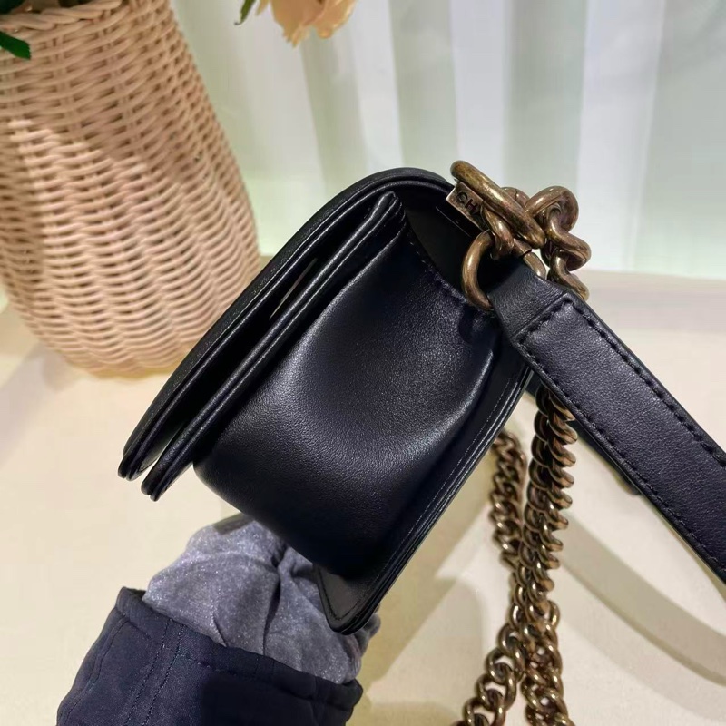 Chanel leboy 黑金小號鏈條包-2