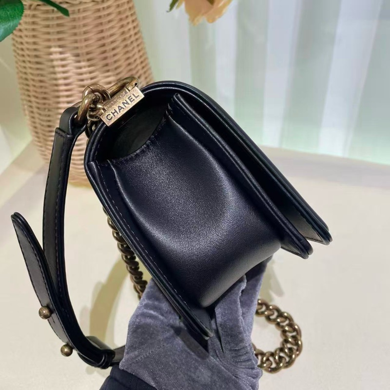 Chanel leboy 黑金小號鏈條包-3