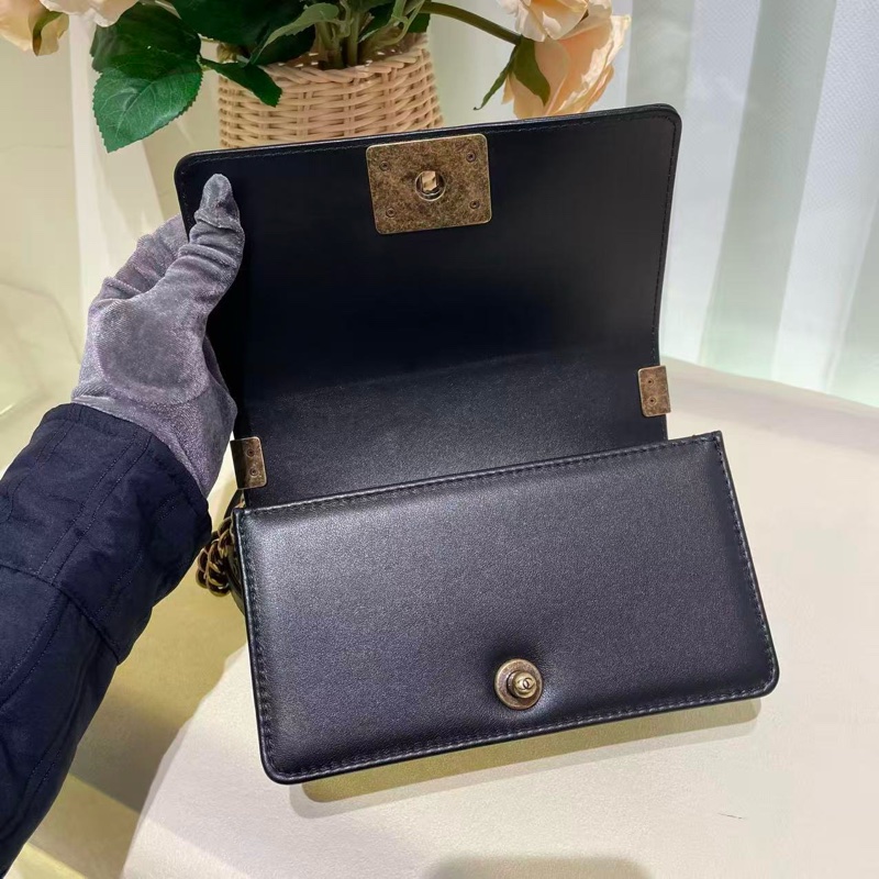 Chanel leboy 黑金小號鏈條包-5