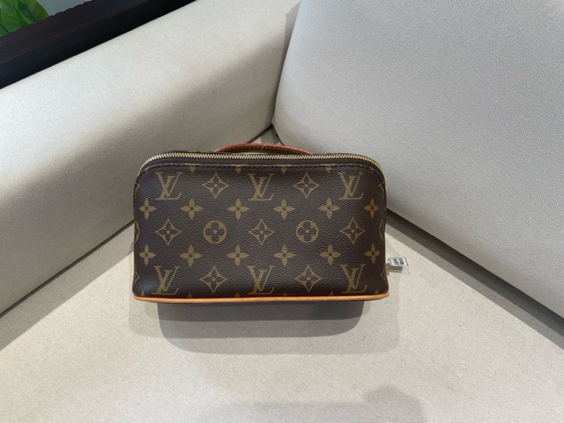 LV 路易威登 洗漱包芯片款 98新-0