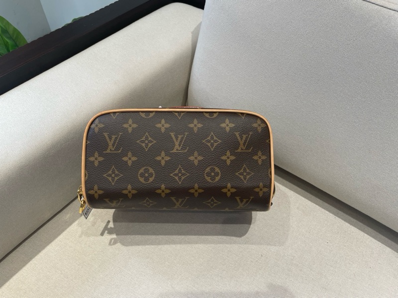 LV 路易威登 洗漱包芯片款 98新-1