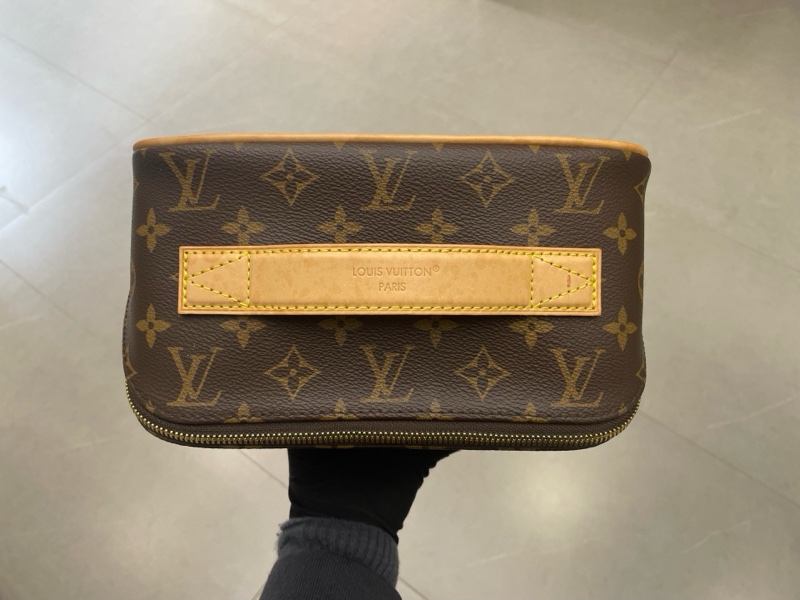LV 路易威登 洗漱包芯片款 98新-3
