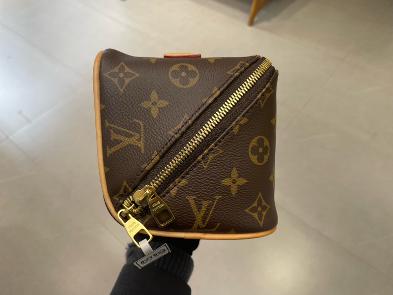 LV 路易威登 洗漱包芯片款 98新-5
