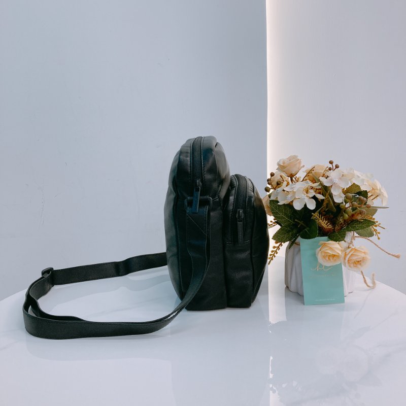MS0620 Balenciaga x Under Armour 巴黎世家 安德瑪 小郵差包 斜背 單肩 羊皮 黑色 銀扣 Messenger Crossbody Bag Lambskin Black x PHW-2