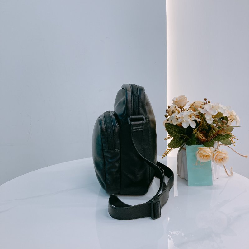 MS0620 Balenciaga x Under Armour 巴黎世家 安德瑪 小郵差包 斜背 單肩 羊皮 黑色 銀扣 Messenger Crossbody Bag Lambskin Black x PHW-3