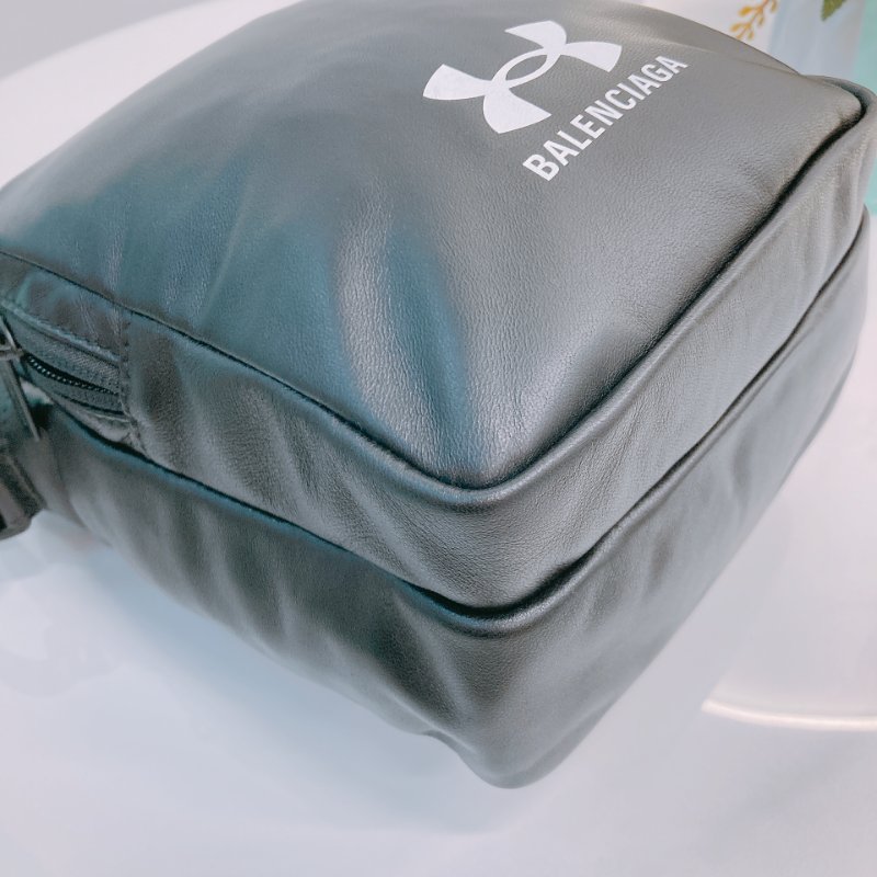 MS0620 Balenciaga x Under Armour 巴黎世家 安德瑪 小郵差包 斜背 單肩 羊皮 黑色 銀扣 Messenger Crossbody Bag Lambskin Black x PHW-5