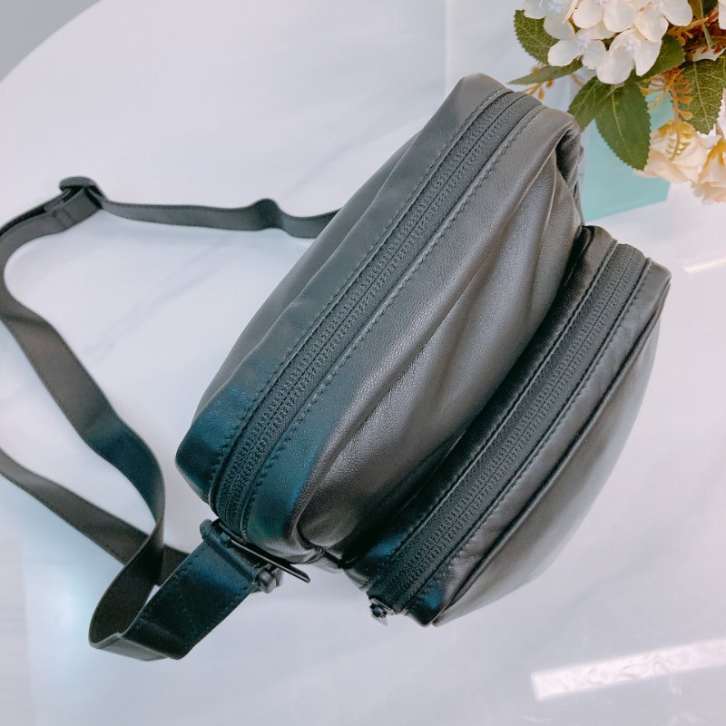 MS0620 Balenciaga x Under Armour 巴黎世家 安德瑪 小郵差包 斜背 單肩 羊皮 黑色 銀扣 Messenger Crossbody Bag Lambskin Black x PHW-9