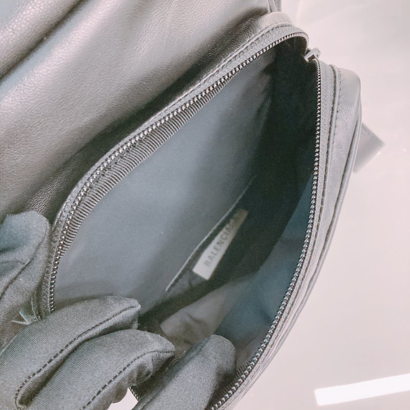 MS0620 Balenciaga x Under Armour 巴黎世家 安德瑪 小郵差包 斜背 單肩 羊皮 黑色 銀扣 Messenger Crossbody Bag Lambskin Black x PHW-11