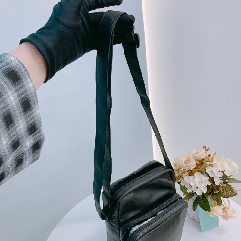 MS0620 Balenciaga x Under Armour 巴黎世家 安德瑪 小郵差包 斜背 單肩 羊皮 黑色 銀扣 Messenger Crossbody Bag Lambskin Black x PHW-12