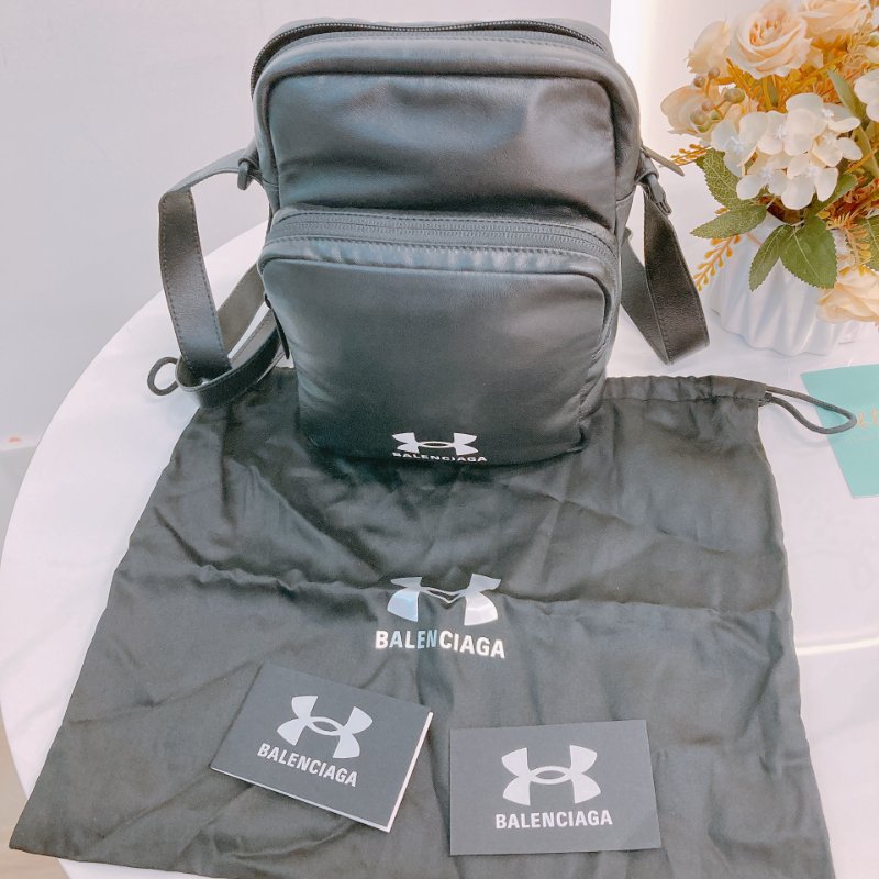 MS0620 Balenciaga x Under Armour 巴黎世家 安德瑪 小郵差包 斜背 單肩 羊皮 黑色 銀扣 Messenger Crossbody Bag Lambskin Black x PHW-13