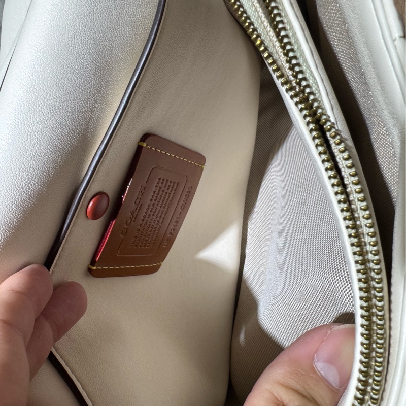 COACH TABBY 絎縫菱格肩背-12