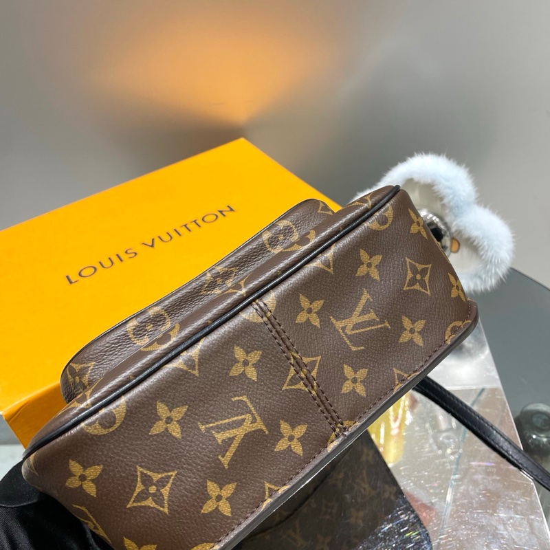 LV 芯片款 老花 PASSY-1