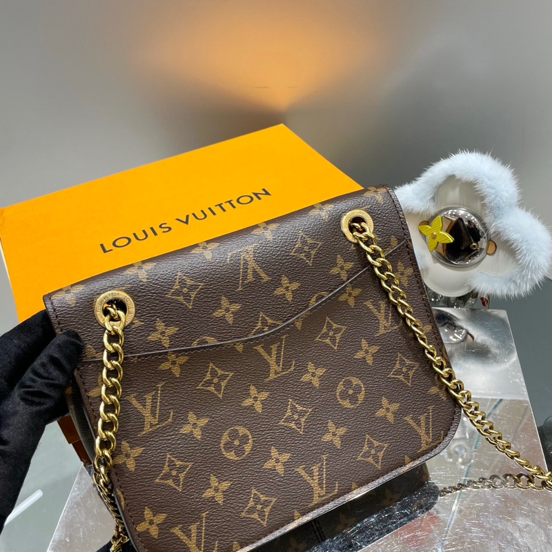 LV 芯片款 老花 PASSY-2