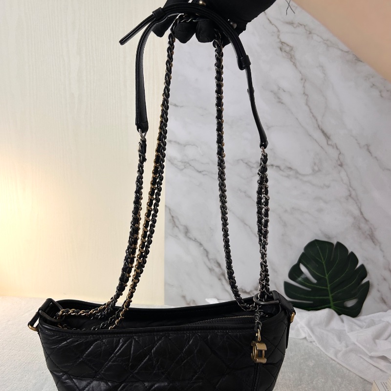 Chanel Gabrielle Hobo 經典中號肩背包流浪包 25開-4