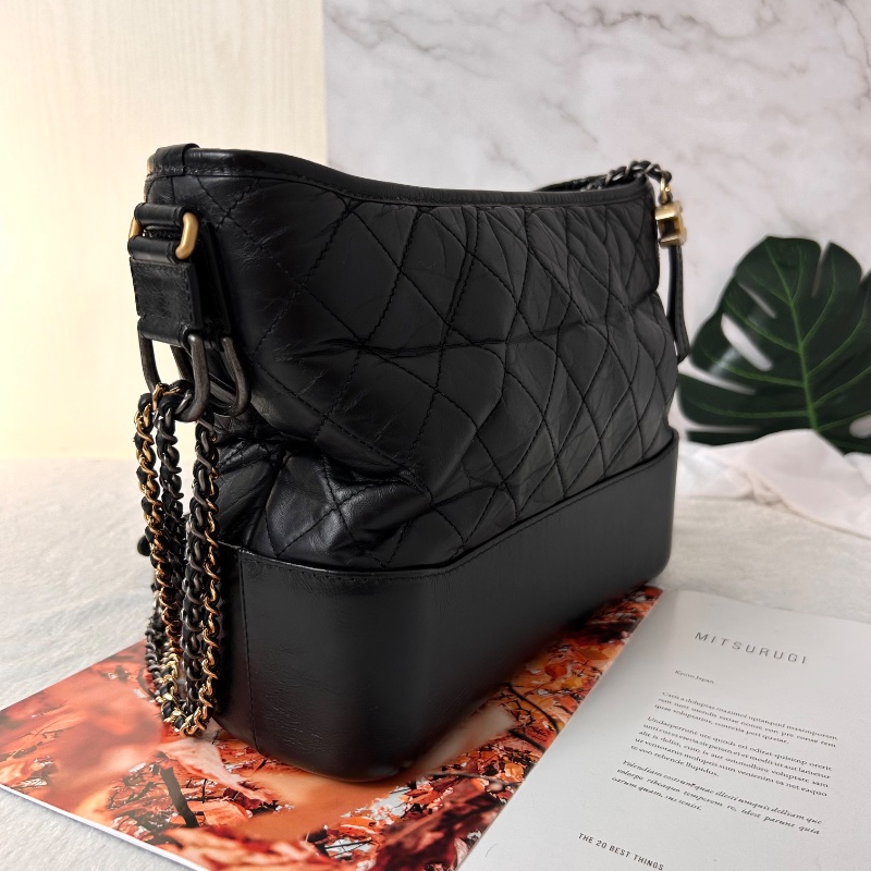 Chanel Gabrielle Hobo 經典中號肩背包流浪包 25開-6