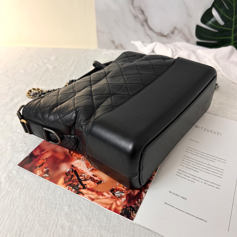 Chanel Gabrielle Hobo 經典中號肩背包流浪包 25開-14
