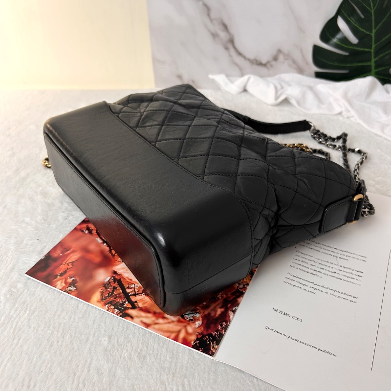 Chanel Gabrielle Hobo 經典中號肩背包流浪包 25開-15