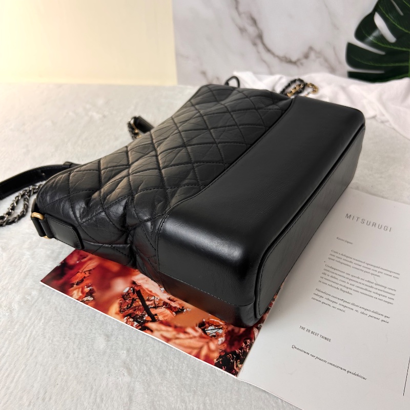 Chanel Gabrielle Hobo 經典中號肩背包流浪包 25開-16
