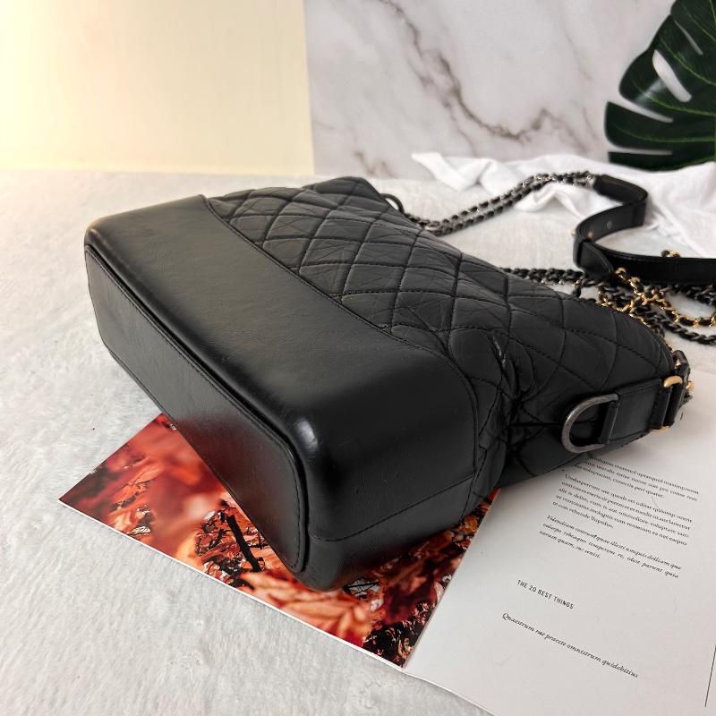 Chanel Gabrielle Hobo 經典中號肩背包流浪包 25開-17