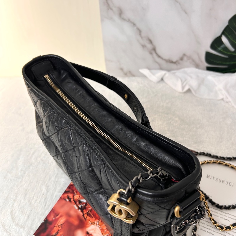 Chanel Gabrielle Hobo 經典中號肩背包流浪包 25開-24
