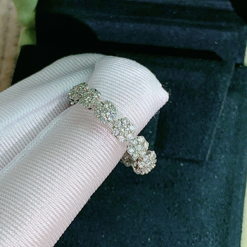 vca梵克雅寶Fleurette太陽花白金排鑽戒指婚戒53號，2023年購入-1