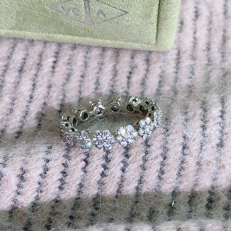 vca梵克雅寶Fleurette太陽花白金排鑽戒指婚戒53號，2023年購入-3