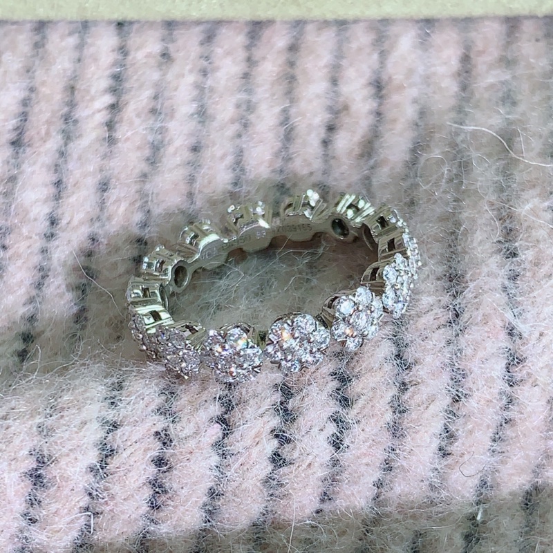 vca梵克雅寶Fleurette太陽花白金排鑽戒指婚戒53號，2023年購入-4