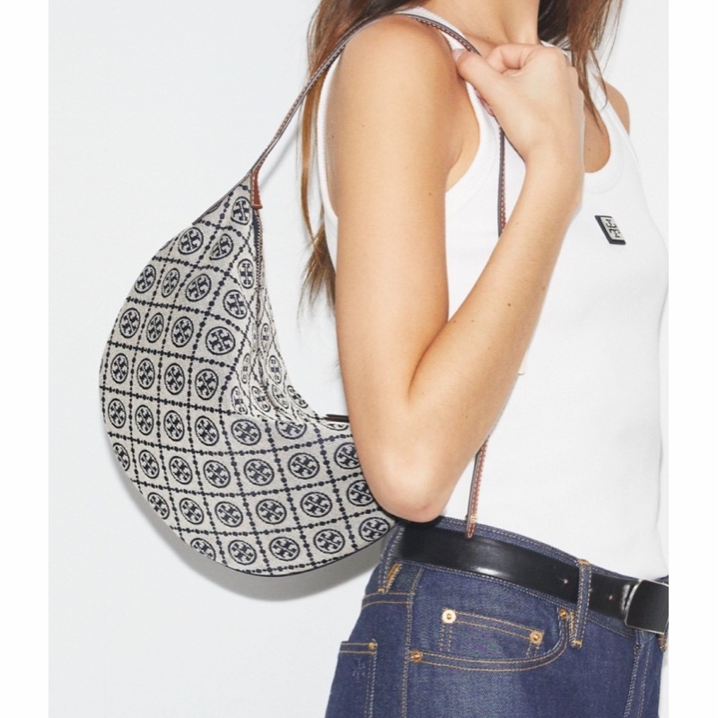 Tory Burch 女士 T Monogram 小號新月包均碼碼31cm*22.4cm-1