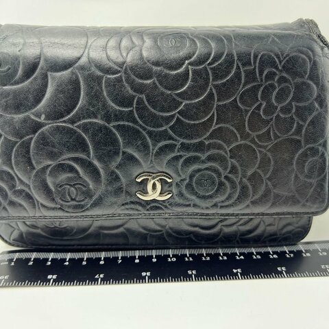 Chanel 山茶花壓紋 WOC 鍊條包