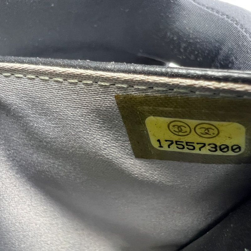 Chanel 山茶花壓紋 WOC 鍊條包-1