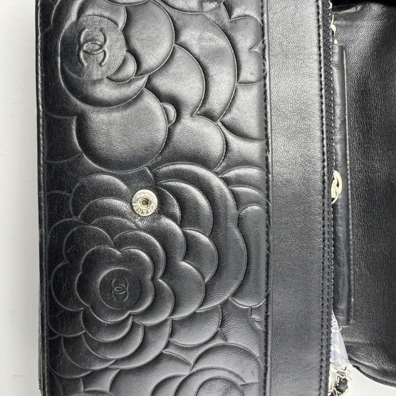 Chanel 山茶花壓紋 WOC 鍊條包-6