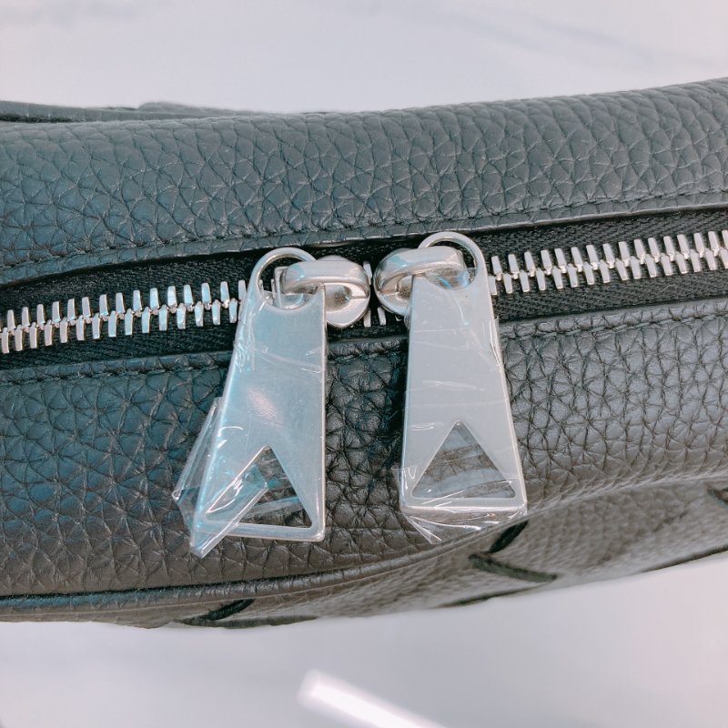 MS0623 Bottega Veneta 寶緹嘉 葆蝶家 相機包 經典織紋 牛皮頸紋 黑色 銀扣 Intrecciato Camera Bag 29cm Calfskin Black x PHW-11