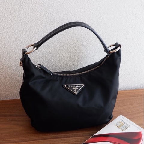 「JL精品代購」9新 Prada Hobo黑銀大號豌豆半月包