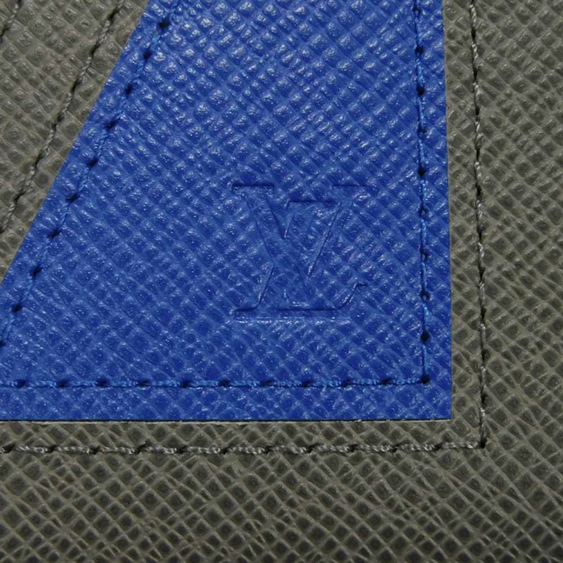 路易威登 (Louis Vuitton) 男士 Pochette Voyage MM 手拿包,美洲杯帆船賽灰色,帶 RFID IC 芯片,全新未使用,Taiga Glacier M59147 款式-8