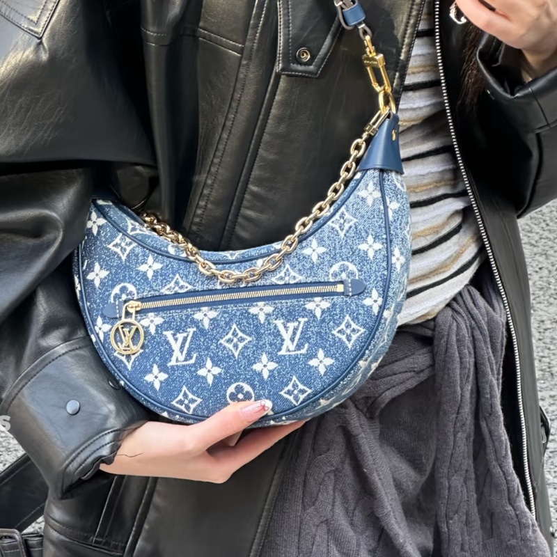 🌼LOUIS VUITTON 路易威登Loop牛仔款月亮包-1