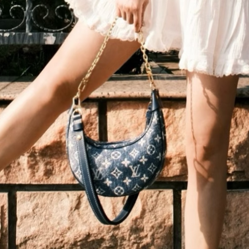 🌼LOUIS VUITTON 路易威登Loop牛仔款月亮包-8