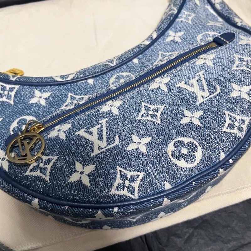 🌼LOUIS VUITTON 路易威登Loop牛仔款月亮包-16