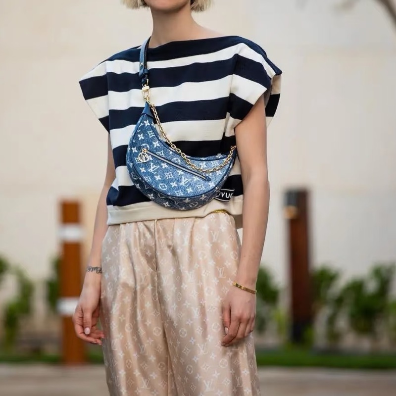 🌼LOUIS VUITTON 路易威登Loop牛仔款月亮包-24