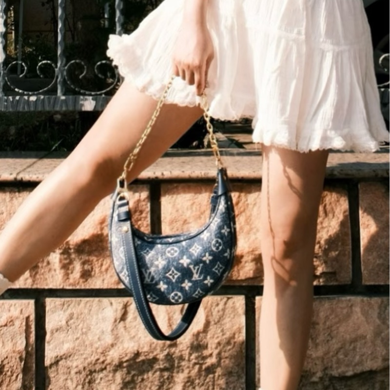 🌼LOUIS VUITTON 路易威登Loop牛仔款月亮包-28