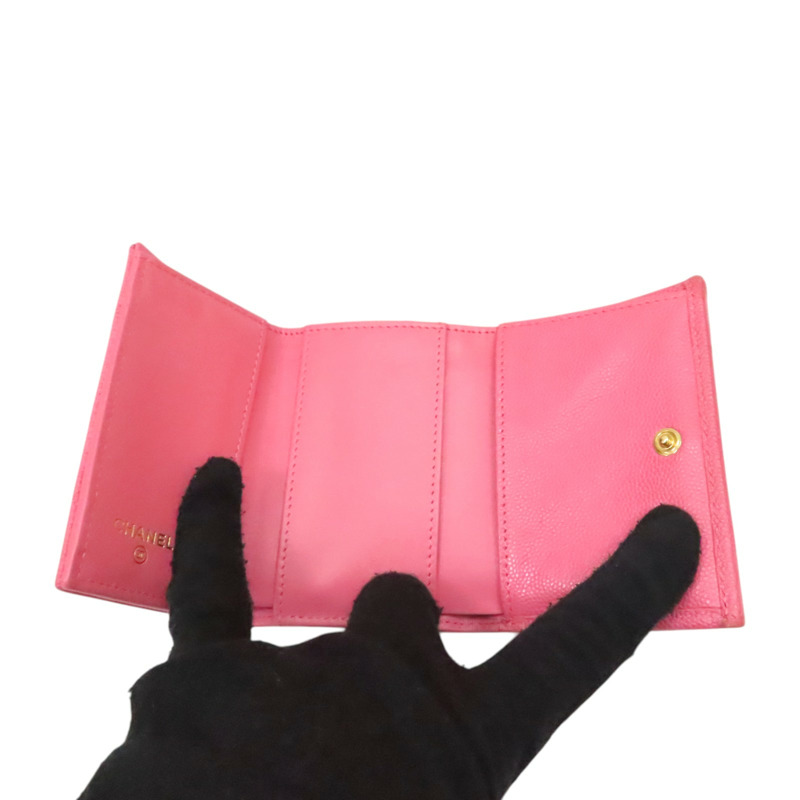 粉色 菱格紋 荔枝牛皮 三折扣式短夾 金釦【CHANEL 香奈兒】 AP3518-2