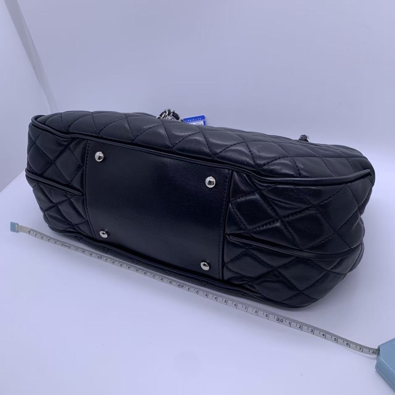 二手Chanel香奈兒托特黑色羊皮單肩包，鐳射20開-17