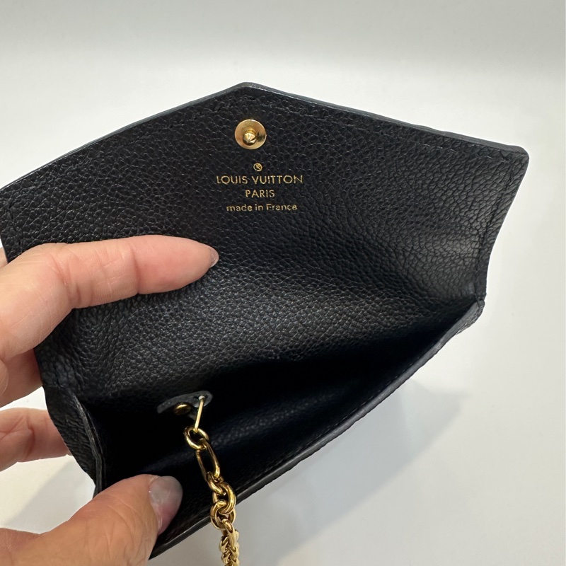 Lv 黑牛皮壓紋零錢鑰匙包-6