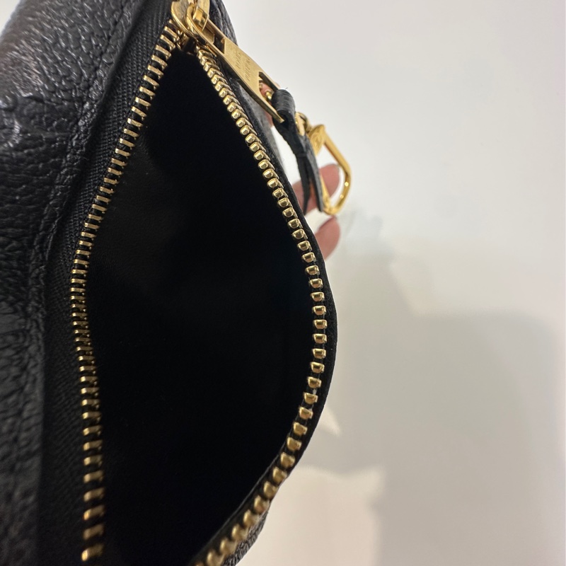 Lv 黑牛皮壓紋零錢鑰匙包-9