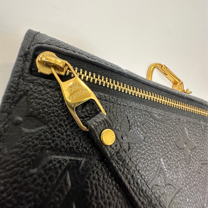 Lv 黑牛皮壓紋零錢鑰匙包-13